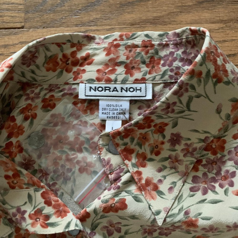 Flower Pattern Silk Blouse - Picture 2 of 4